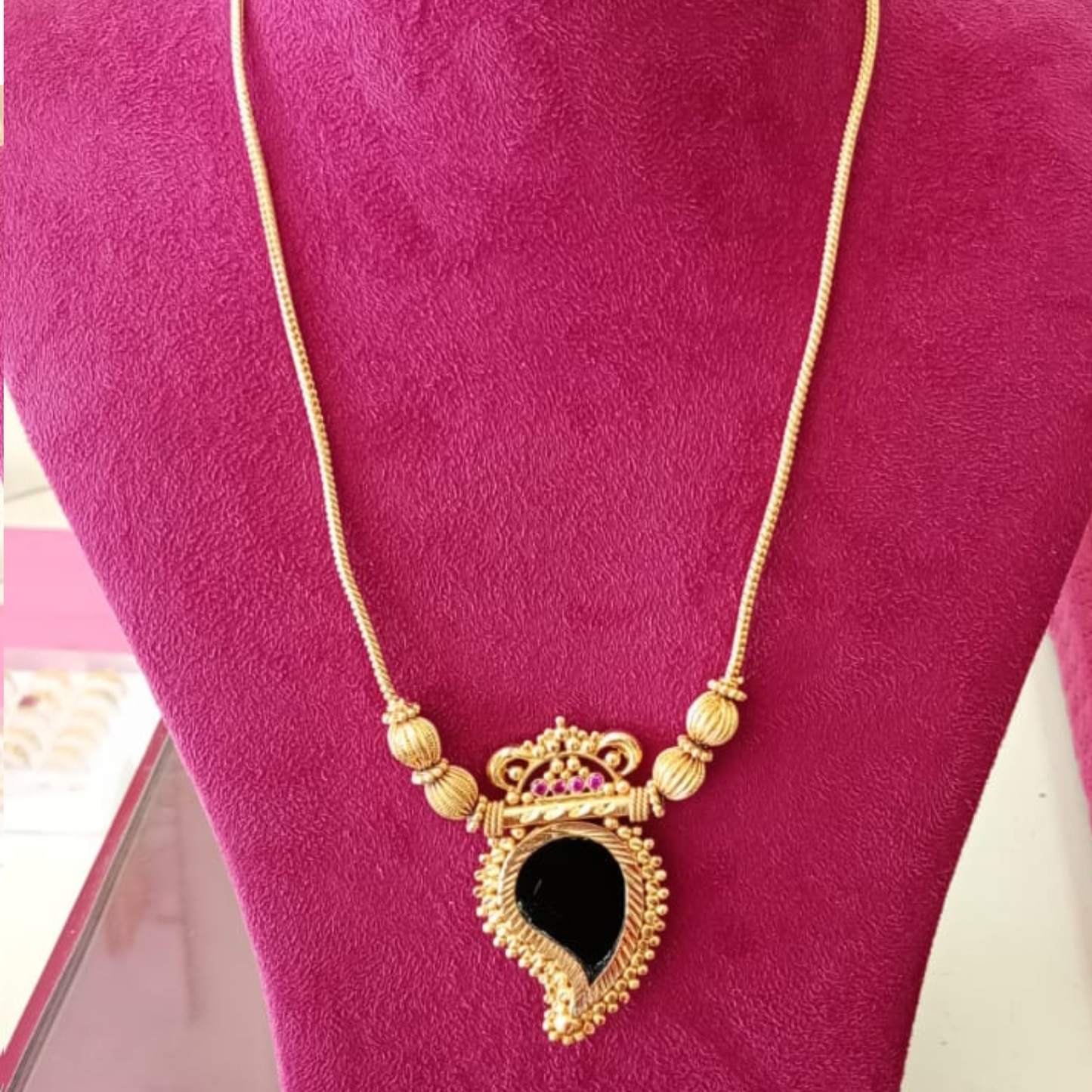 GOLD PLATED MANGO ULLIBALL CHAINPENDENT