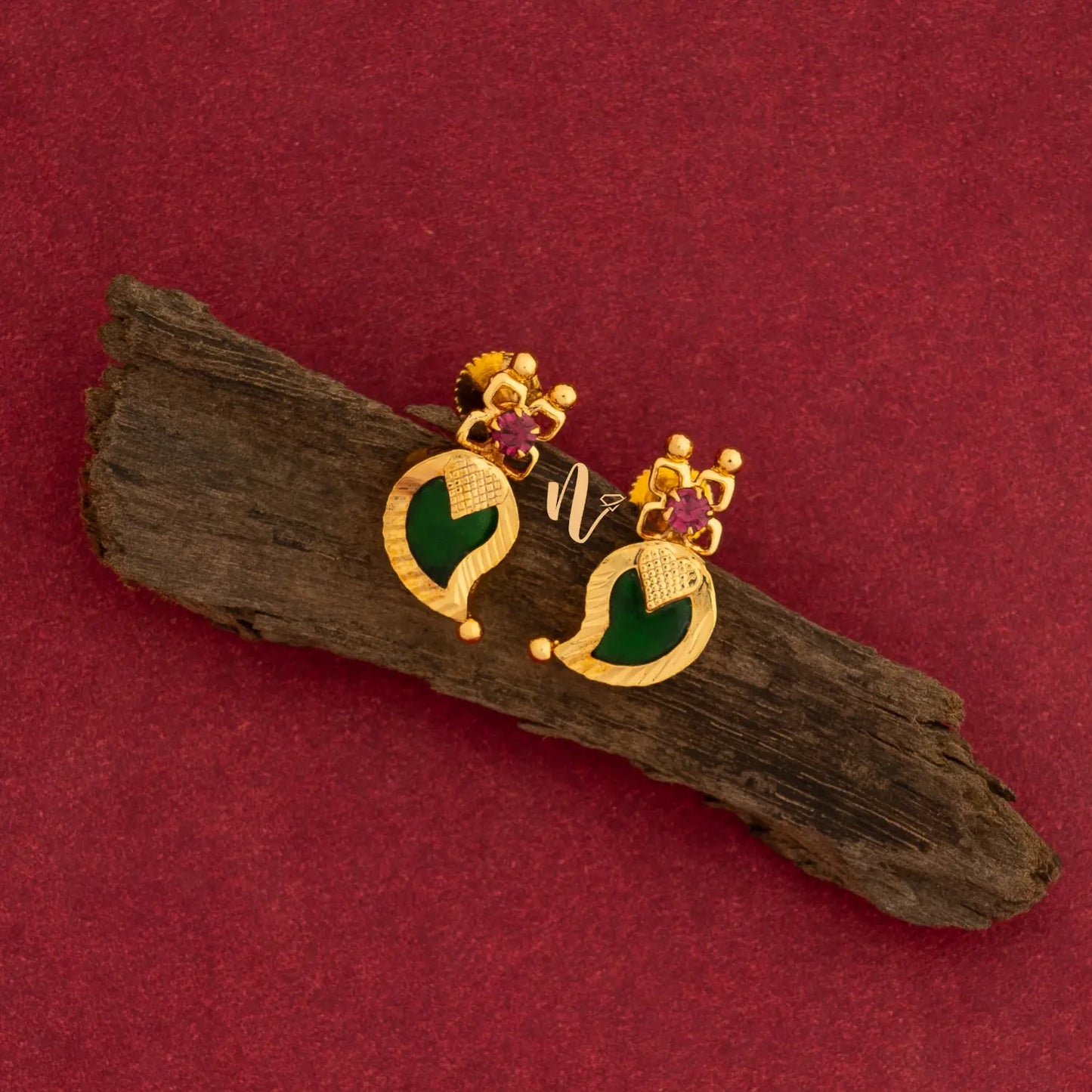 gold plated Mango stud