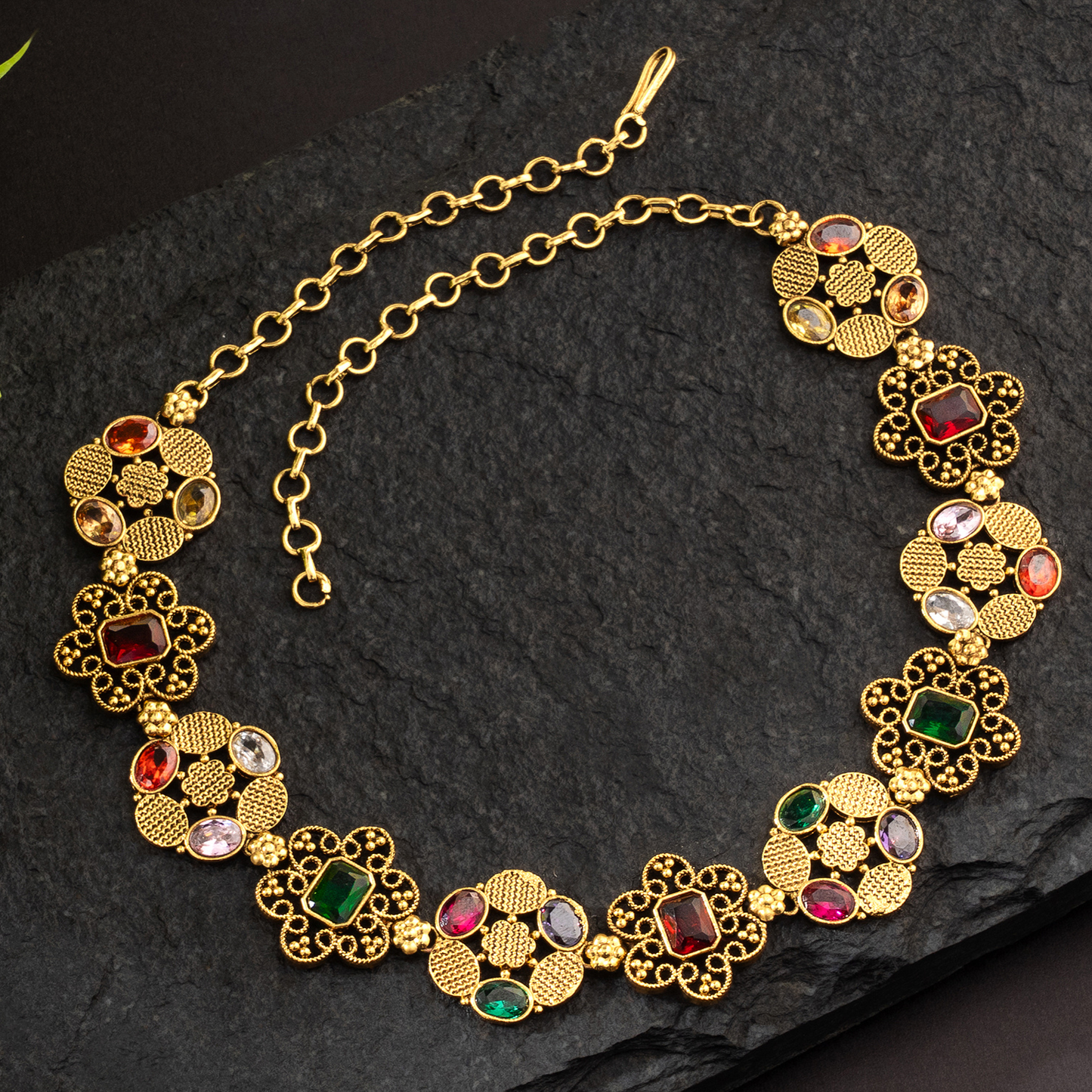 ANTIQUE FLOWER STONE NECKLACE AND STUD 