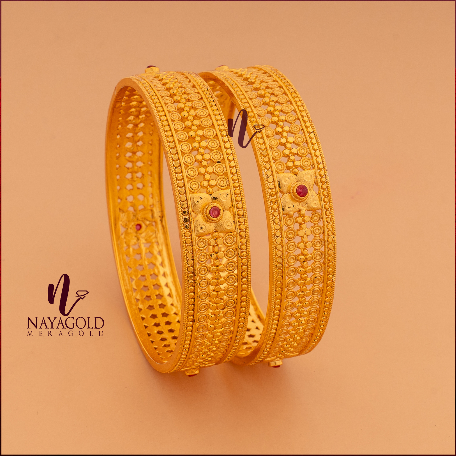  BANGLE WITH PINK STONE