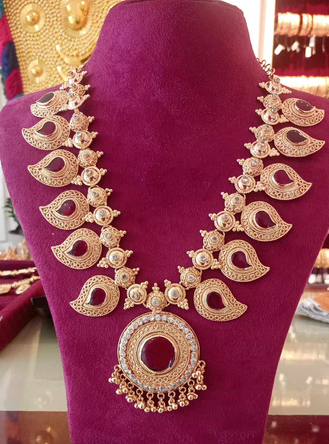 BIG MANGO WITH BIG LOCKET NECKLACE RED