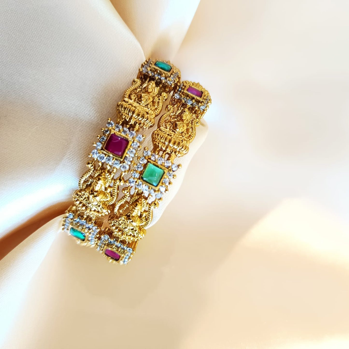 BIG STONE ANTIQUE BANGLE