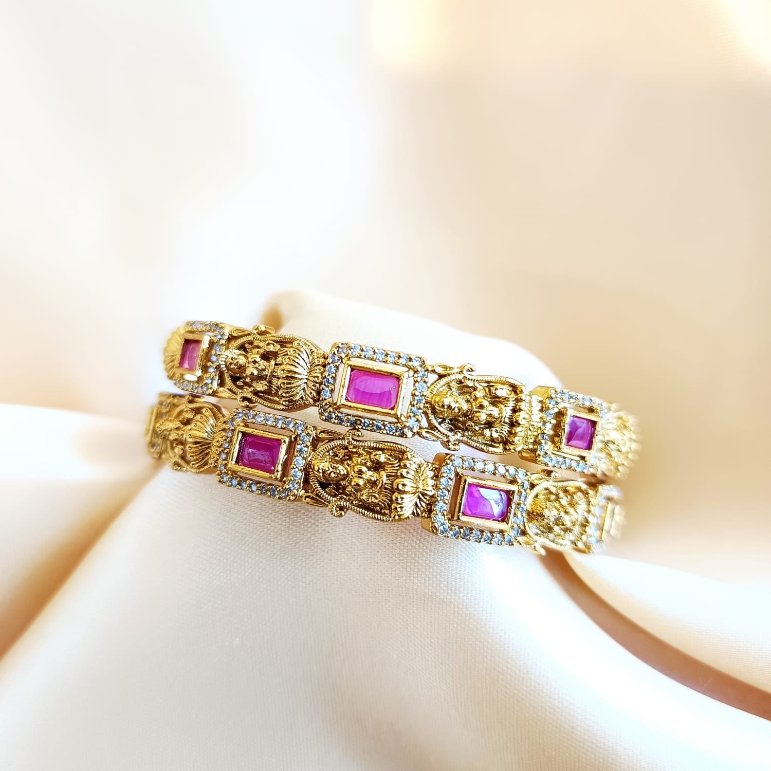 PINK BIG STONE ANTIQUE BANGLE