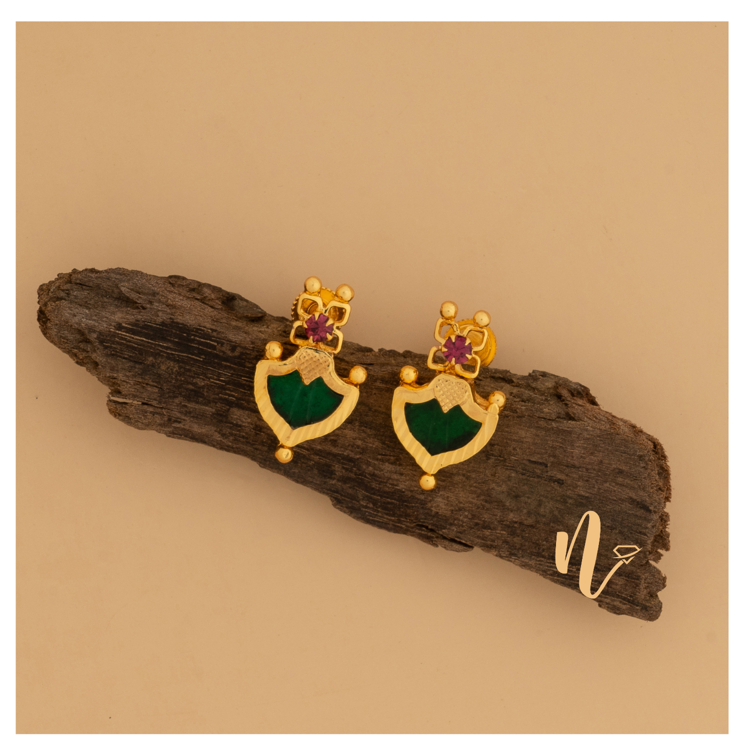 gold plated palakka stud