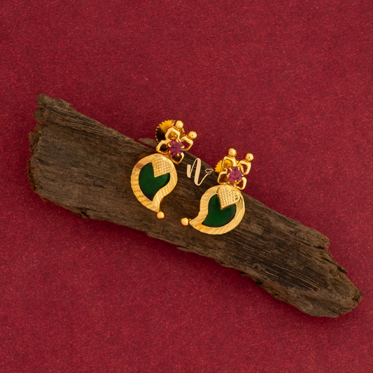 gold plated Mango stud